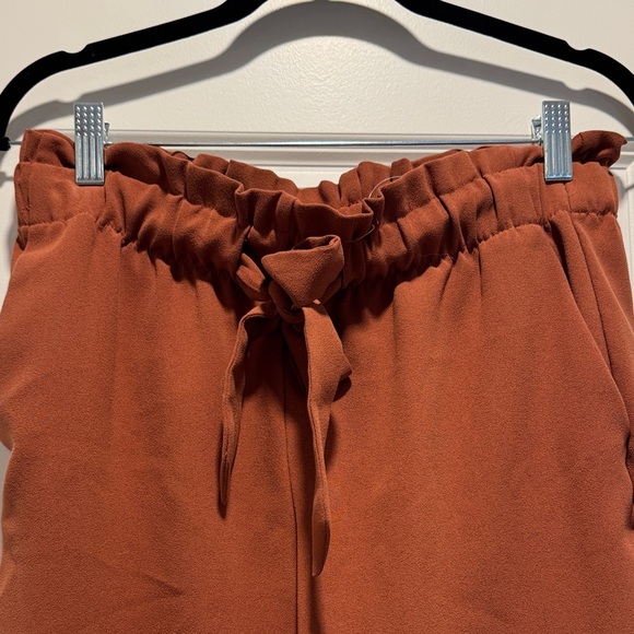 Women’s High-Waisted Paper-bag Pants - Picture 2 of 2